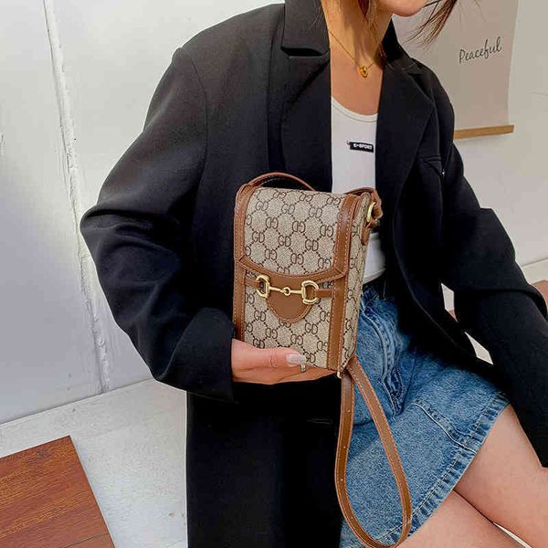 2022 factory wholesale handbag women's wallet summer chain lock single shoulder mini solid color bag
2022 factory wholesale handbag women's wallet summer chain lock single shoulder mini solid color bag