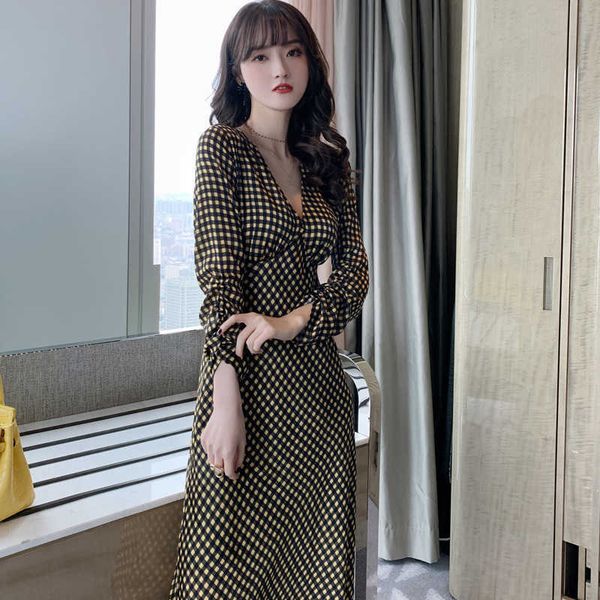 autumn retro folds slim square neck dress office lady polyester knee-length zippers dot sheath 210603, Black;gray
autumn retro folds slim square neck dress office lady polyester knee-length zippers dot sheath 210603, Black;gray