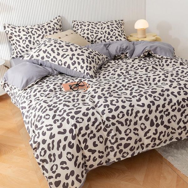 bedding sets 2021 winter leopard plaid 100% cotton skin-friendly breathable comfortable double king size 220x240 quilt cover 4pcs
bedding sets 2021 winter leopard plaid 100% cotton skin-friendly breathable comfortable double king size 220x240 quilt cover 4pcs