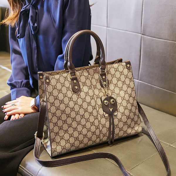 luxury handbags storage bag women's new 2021 large capacity h fashion diagonal autumn winter texture atmosphere versatil
luxury handbags storage bag women's new 2021 large capacity h fashion diagonal autumn winter texture atmosphere versatil