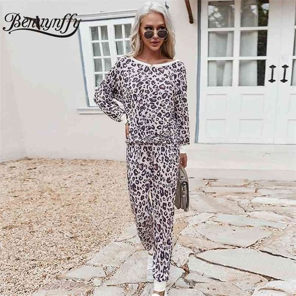 leopard print two piece women's clothing sets casual spring autumn long sleeve o-neck sweatshirt and pants suit 210510, White
leopard print two piece women's clothing sets casual spring autumn long sleeve o-neck sweatshirt and pants suit 210510, White