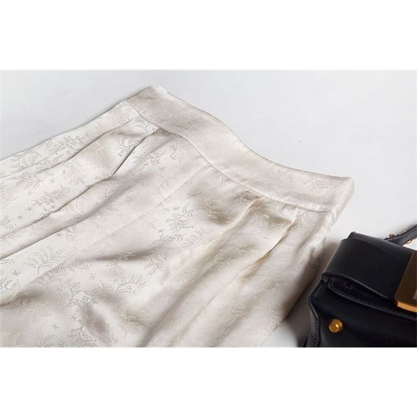 capri gaommi jacquard vintage mulberry silk wide leg pants women's cream color 2021 fashion style, Black;white
capri gaommi jacquard vintage mulberry silk wide leg pants women's cream color 2021 fashion style, Black;white