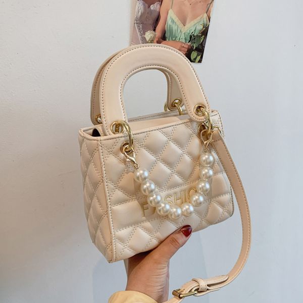 design s french minority high sense pearl small women's new trend summer messenger portable princess bag
design s french minority high sense pearl small women's new trend summer messenger portable princess bag