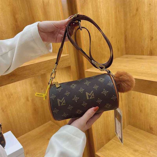 2022 factory wholesale net red cylindrical women's versatile printed messenger shoulder bag fashion pillow bag trend
2022 factory wholesale net red cylindrical women's versatile printed messenger shoulder bag fashion pillow bag trend