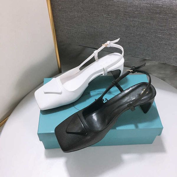 pad 2021 designers sandals women shoes fashion high chunky heels black soft leather suede sandal girls big size 42
pad 2021 designers sandals women shoes fashion high chunky heels black soft leather suede sandal girls big size 42