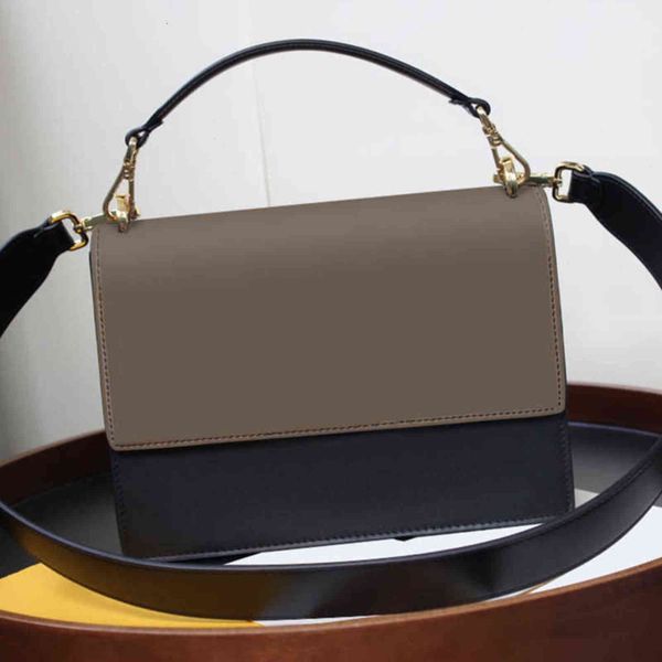 7a+fashion new style clamshell handbag 31595 double rivet fastening decorative two color plexiglass the shoulder straps are removable
7a+fashion new style clamshell handbag 31595 double rivet fastening decorative two color plexiglass the shoulder straps are removable