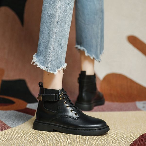 68 hole martin women's british style 2021 mid tube thick bottom versatile black motorcycle short boots
68 hole martin women's british style 2021 mid tube thick bottom versatile black motorcycle short boots