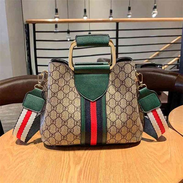 factory shop version one shoulder messenger versatile portable bucket small bag female fashion high-capacity net red ins retro
factory shop version one shoulder messenger versatile portable bucket small bag female fashion high-capacity net red ins retro