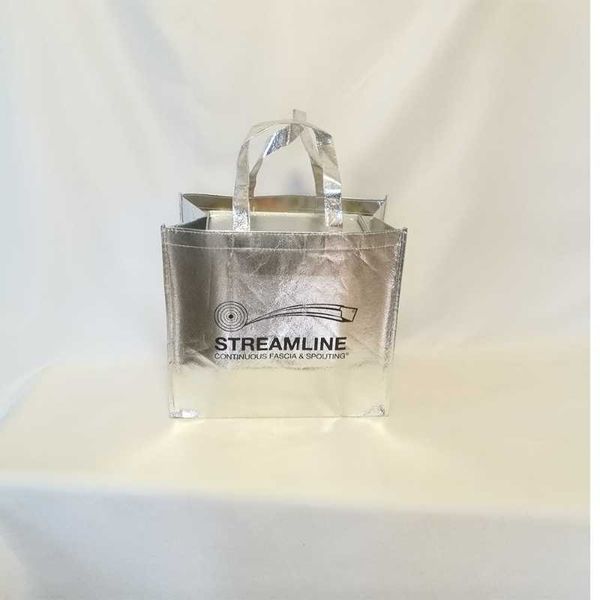 gift wrap 500pcs packaging bag shining sliver coated metallic non woven bags with handle for event party favor
gift wrap 500pcs packaging bag shining sliver coated metallic non woven bags with handle for event party favor