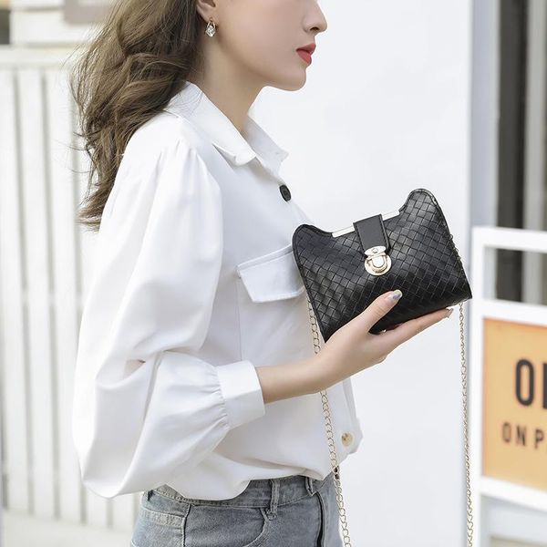 evening bags korean style trend women messenger bag cat ear woven lock small square chain color matching retro shoulder purse for ladies
evening bags korean style trend women messenger bag cat ear woven lock small square chain color matching retro shoulder purse for ladies