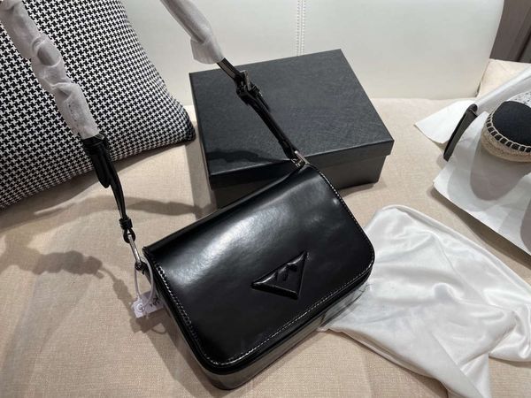 ladies fabric with leather one-shoulder messenger bag high-end fashion and versatile niche college style size 20 16cm
ladies fabric with leather one-shoulder messenger bag high-end fashion and versatile niche college style size 20 16cm