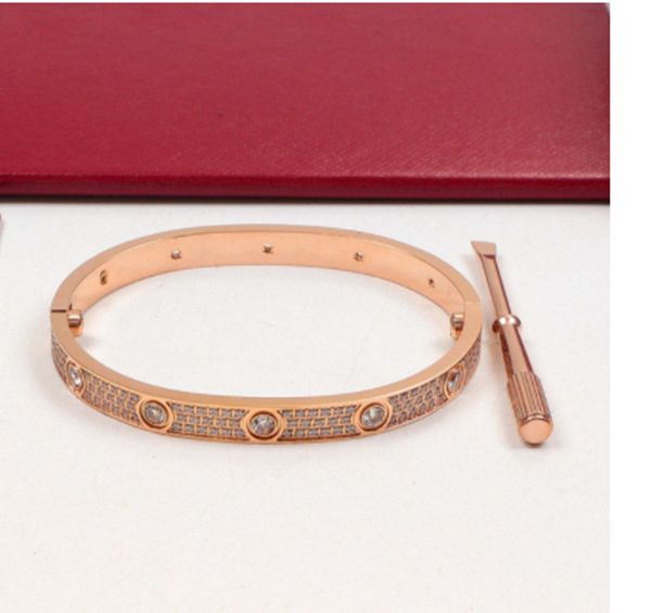 men's and women's bracelet designer titanium steel luxury jewelry couple party wedding friendship silver belt box, Golden;silver
men's and women's bracelet designer titanium steel luxury jewelry couple party wedding friendship silver belt box, Golden;silver