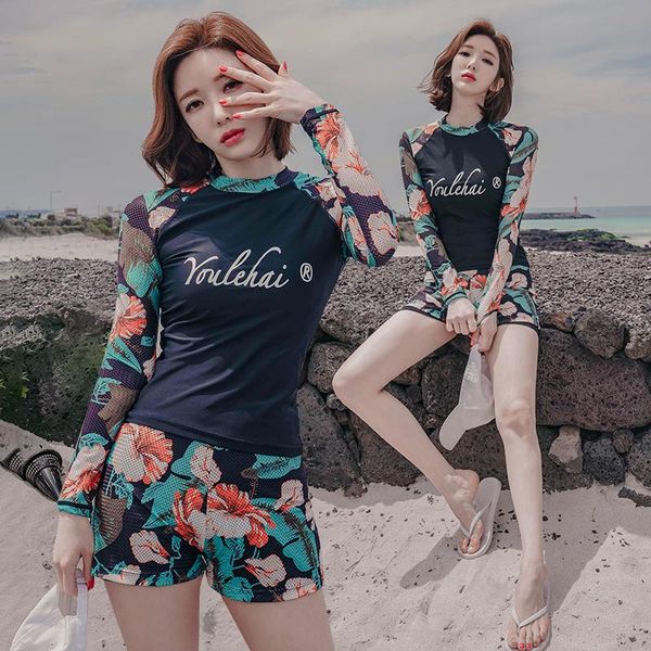 bikinis set women rash guards 2 pieces/set long sleeve swimsuit swimwear shirt + printed boxer bottom maillot de bian female surfing suit
bikinis set women rash guards 2 pieces/set long sleeve swimsuit swimwear shirt + printed boxer bottom maillot de bian female surfing suit