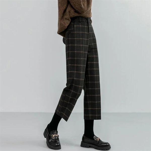 winter women plaid plus size woolen straight trousers female high waist loose england style ankle-length pants 210517, Black;white
winter women plaid plus size woolen straight trousers female high waist loose england style ankle-length pants 210517, Black;white