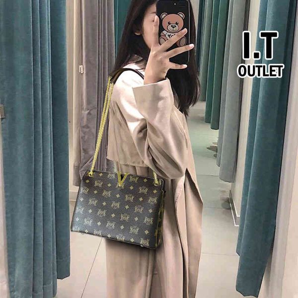 handbag hong kong tot bag women's color painting 2021 fashion minority design ins messenger, Black;red
handbag hong kong tot bag women's color painting 2021 fashion minority design ins messenger, Black;red