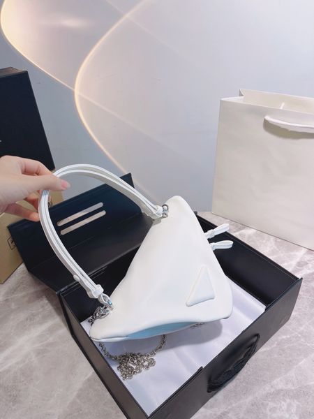 luxurys designers handbags purses triangle leather bag women letter embossing shoulder bags crossbody bag satchel
luxurys designers handbags purses triangle leather bag women letter embossing shoulder bags crossbody bag satchel