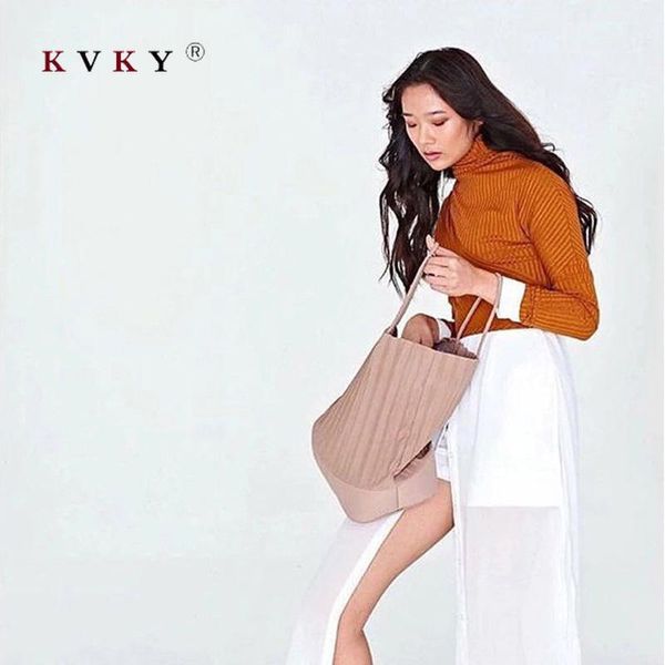 shopping bags luxury handbags women designer hand pleated handbag shoulder bucket female large-capacity fashion eco bag sac
shopping bags luxury handbags women designer hand pleated handbag shoulder bucket female large-capacity fashion eco bag sac