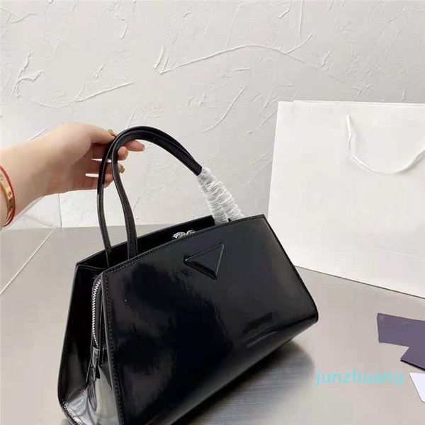 designer- ladies luxury designer hand bags fashion glossy leather handbag shoulder crossbody classic large-capacity tote bag
designer- ladies luxury designer hand bags fashion glossy leather handbag shoulder crossbody classic large-capacity tote bag