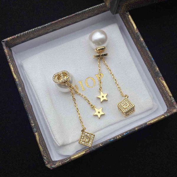 dijia / dejia pearl tassel earrings dice elements are exquisite, elegant and beautiful, the street is popular, Golden
dijia / dejia pearl tassel earrings dice elements are exquisite, elegant and beautiful, the street is popular, Golden