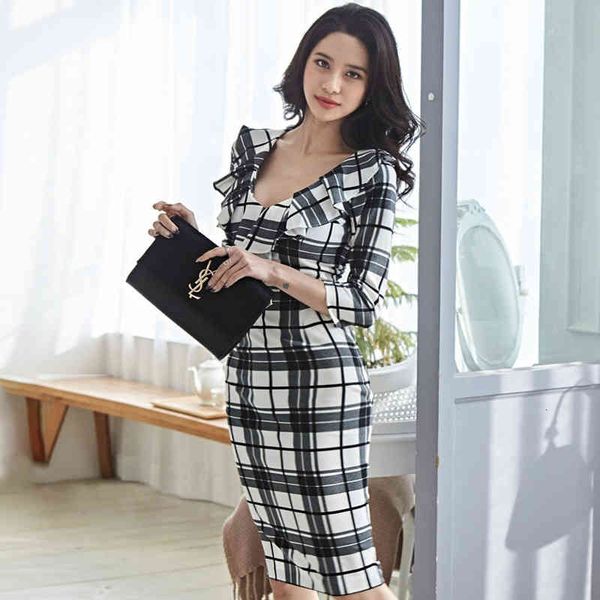elegant female fashion v-neck formal arrival workout party quality frilly pencil dress, Black;gray
elegant female fashion v-neck formal arrival workout party quality frilly pencil dress, Black;gray