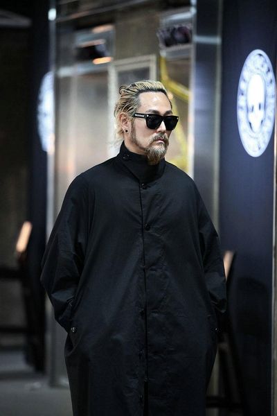 men's personalized stand collar long loose trend sleeve over the knee spring summer hip hop casual shirts, White;black
men's personalized stand collar long loose trend sleeve over the knee spring summer hip hop casual shirts, White;black