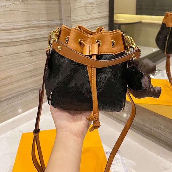 handbag designer crossbody bag shoulder bags handbags various styles genuine leather high-quality fashion brand with original box
handbag designer crossbody bag shoulder bags handbags various styles genuine leather high-quality fashion brand with original box