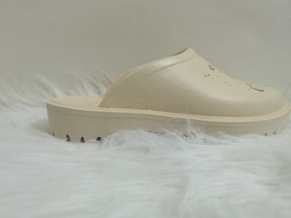 2021 good new sandals brand designer ladies thick-soled porous slippers transparent material fashion cute sunny beach women's shoes sli, Black
2021 good new sandals brand designer ladies thick-soled porous slippers transparent material fashion cute sunny beach women's shoes sli, Black