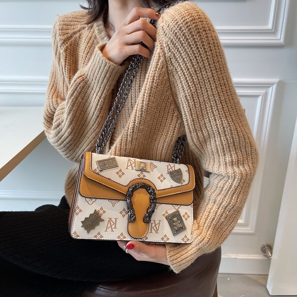 outlet online 70% off sale 2021 autumn new texture lock bag fashion letter chain women's net red printing badge single shoulder 01
outlet online 70% off sale 2021 autumn new texture lock bag fashion letter chain women's net red printing badge single shoulder 01