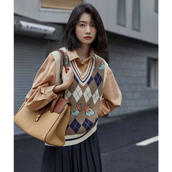 autumn winter single wear v-neck contrast knitted vest women's simple chic college, White
autumn winter single wear v-neck contrast knitted vest women's simple chic college, White