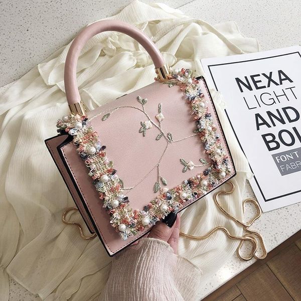 evening bags vintage flower lace handbags women's crossbody 2021 fashion gold chain ladies messenger bag clutch female purses 
evening bags vintage flower lace handbags women's crossbody 2021 fashion gold chain ladies messenger bag clutch female purses