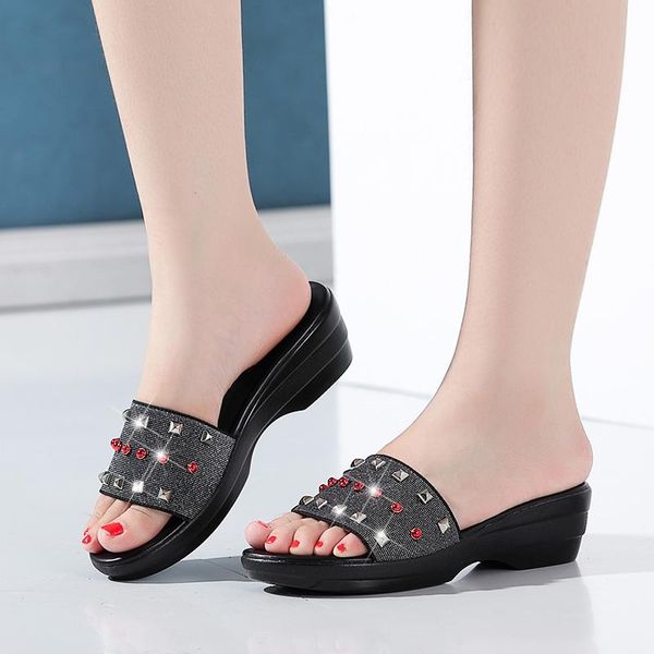slippers casual rhinestones large size 40-43 women shoes 2021 fashion mother summer non-slip, Black
slippers casual rhinestones large size 40-43 women shoes 2021 fashion mother summer non-slip, Black