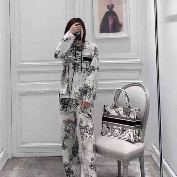 2022 factory wholesale new autumn and winter d house full printed hooded long sleeved sweater and wide leg pants two-piece set for women 87z, Gray
2022 factory wholesale new autumn and winter d house full printed hooded long sleeved sweater and wide leg pants two-piece set for women 87z, Gray
