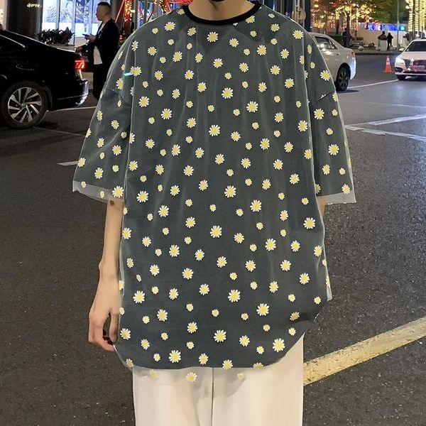 men's t-shirts 2021 summer men net yarn t-shirt fake two piece daisy print short sleeve man tshirt casual loose streetwear, White;black
men's t-shirts 2021 summer men net yarn t-shirt fake two piece daisy print short sleeve man tshirt casual loose streetwear, White;black