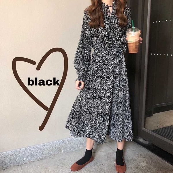 autumn winter 2021 women's wear medium length with floral bottomed long skirt and black drs, Black;gray
autumn winter 2021 women's wear medium length with floral bottomed long skirt and black drs, Black;gray