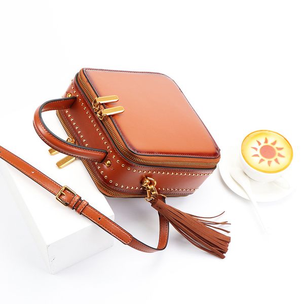 design hand women 2021 new rivet small square cowhide tassel single shoulder bag fashion hand slung bag
design hand women 2021 new rivet small square cowhide tassel single shoulder bag fashion hand slung bag