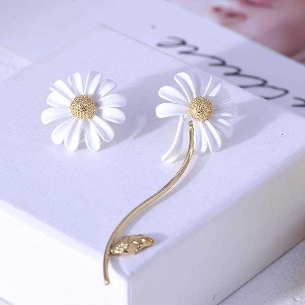 luxury designer jewelry women white daisy earrings copper with gold plated elegant flower choker bracelet suits fashion fine jewelry, Golden
luxury designer jewelry women white daisy earrings copper with gold plated elegant flower choker bracelet suits fashion fine jewelry, Golden