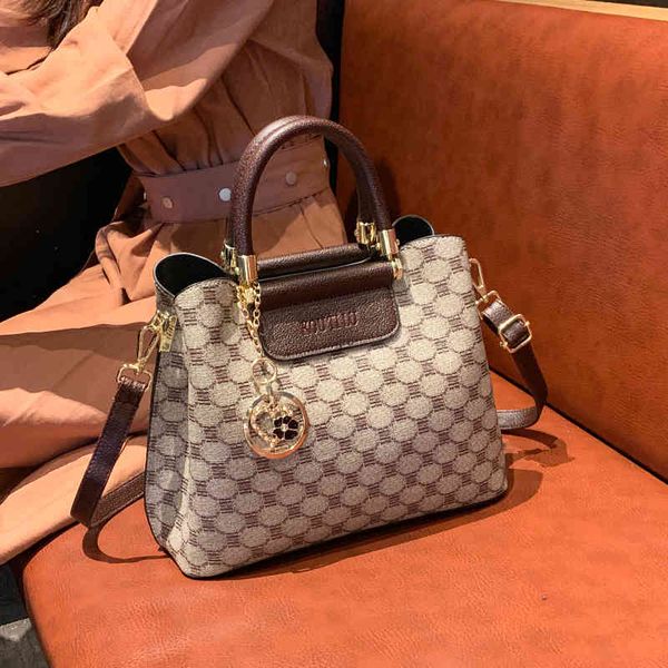 luxury handbags storage autumn winter 2021 new fashion h high sense women's large capacity atmospheric mother's versatil
luxury handbags storage autumn winter 2021 new fashion h high sense women's large capacity atmospheric mother's versatil