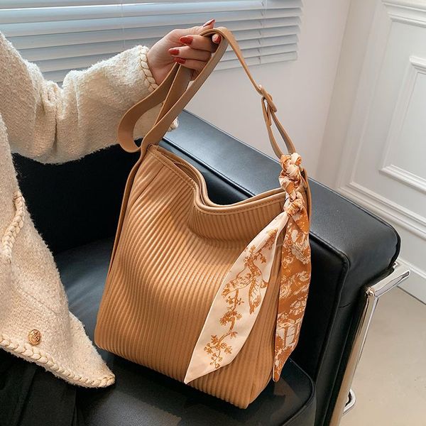 shoulder bags niche design large-capacity bag women messenger 2021 fashion underarm fold bucket width: 30cm
shoulder bags niche design large-capacity bag women messenger 2021 fashion underarm fold bucket width: 30cm