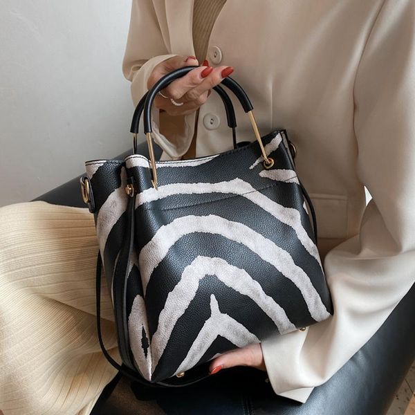evening bags tote for women large capacity handbags metal handle pu leather shoulder messenger bag female fashion hand
evening bags tote for women large capacity handbags metal handle pu leather shoulder messenger bag female fashion hand