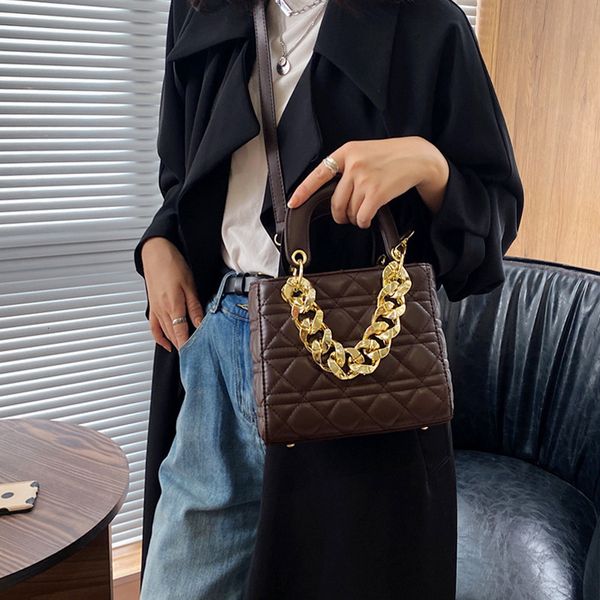bag female 2022 new women's fashion foreign style chain hand-held princess diana bag lingge single shoulder messenger
bag female 2022 new women's fashion foreign style chain hand-held princess diana bag lingge single shoulder messenger