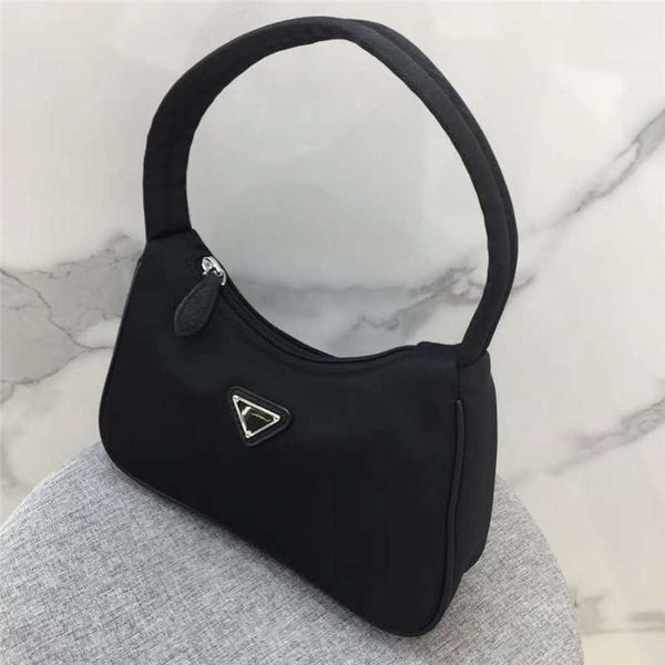 hobo nylon cloth zipper hand carrying underarm bag ins all-match shoulder bag french stick bag high-grade handbag womens
hobo nylon cloth zipper hand carrying underarm bag ins all-match shoulder bag french stick bag high-grade handbag womens