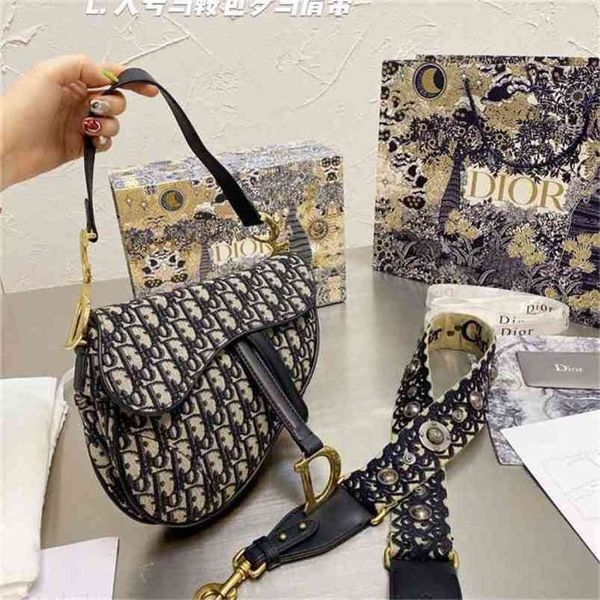 christian 1:1 d casual and fashionable portable messenger shoulder bag saddle bag women's hands jq07 luxuryss yw designer handbag bags
christian 1:1 d casual and fashionable portable messenger shoulder bag saddle bag women's hands jq07 luxuryss yw designer handbag bags
