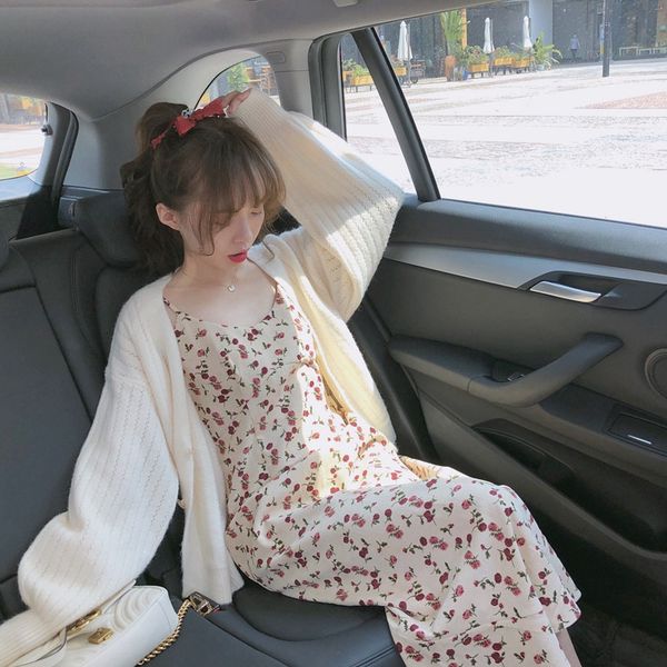 2021 early autumn super fairy broken flower suspender long skirt student literature and art slim middle s, White
2021 early autumn super fairy broken flower suspender long skirt student literature and art slim middle s, White