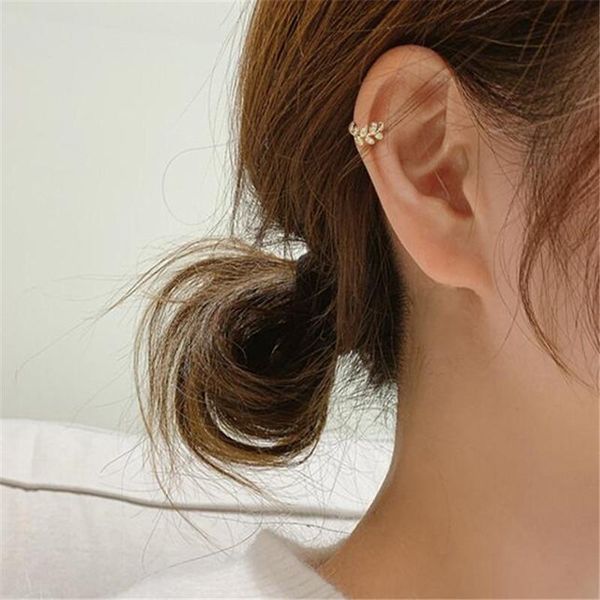 female 1 pcs leaf shape crystal gold earrings no pierced ears accessories european and american women's jewelry stud, Golden;silver
female 1 pcs leaf shape crystal gold earrings no pierced ears accessories european and american women's jewelry stud, Golden;silver