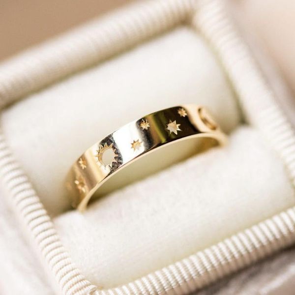 wedding rings simplicity hollow star sun moon shape women men ring jewelry gold color metal finger accessories punk hip hop personality, Slivery;golden
wedding rings simplicity hollow star sun moon shape women men ring jewelry gold color metal finger accessories punk hip hop personality, Slivery;golden
