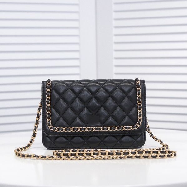 classic women bagslatest imported cowhide the leather is delicate soft comfortable equipped with metal chain fashion bag
classic women bagslatest imported cowhide the leather is delicate soft comfortable equipped with metal chain fashion bag