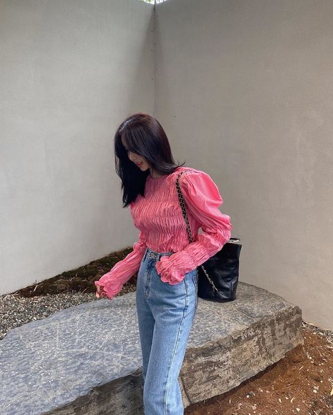 fashion round neck elastic pleated shirt retro solid color puff sleeve blusas underwear spring blouse women, White
fashion round neck elastic pleated shirt retro solid color puff sleeve blusas underwear spring blouse women, White