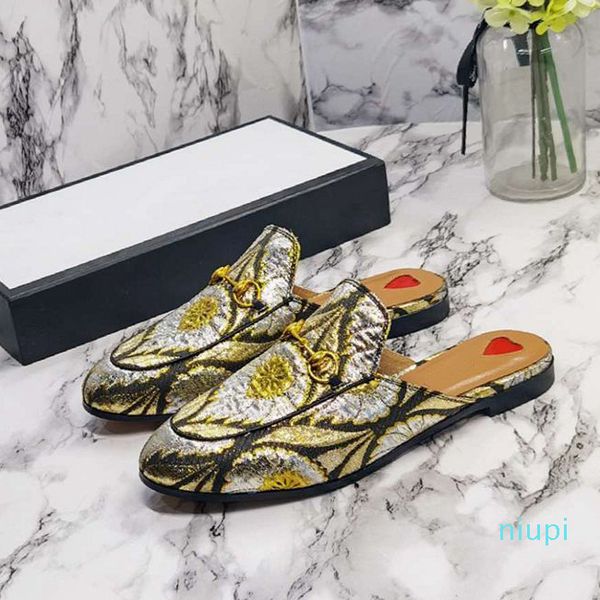 2021 % leather men slippers soft cowhide lazy women shoes metal buckle beach slippers mules princetown classic lady slippers box, Black
2021 % leather men slippers soft cowhide lazy women shoes metal buckle beach slippers mules princetown classic lady slippers box, Black