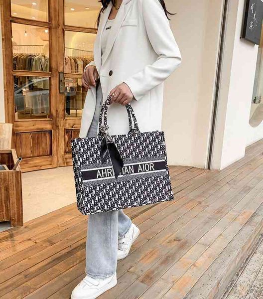 2022 factory wholesale new large capacity female portable vegetable spring and summer canvas tote bag, Black;red
2022 factory wholesale new large capacity female portable vegetable spring and summer canvas tote bag, Black;red