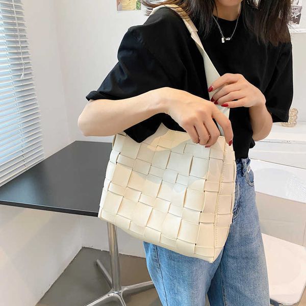 leather woven women's shoulder bucket bag large capacity minimalist 2021 fashion weave ins 2021 women tote handbag c0601
leather woven women's shoulder bucket bag large capacity minimalist 2021 fashion weave ins 2021 women tote handbag c0601